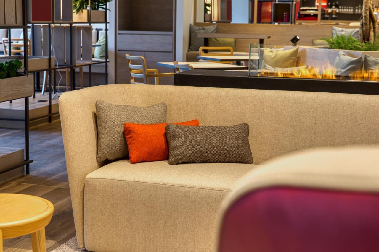 Intercityhotel Berlin Airport Ber Terminal 1 & 2 Schönefeld Exteriér fotografie "The sofa is a sofa"