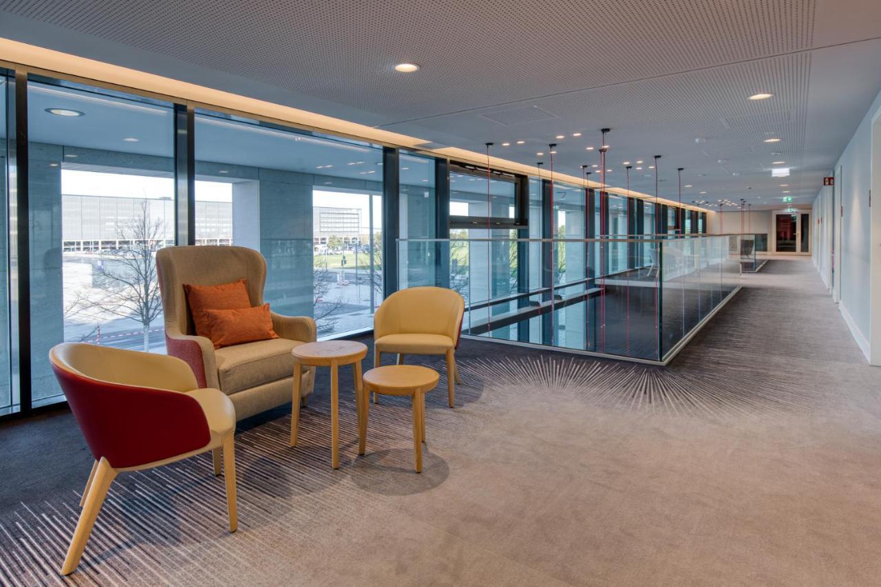 Intercityhotel Berlin Airport Ber Terminal 1 & 2 Schönefeld Exteriér fotografie The interior of the building