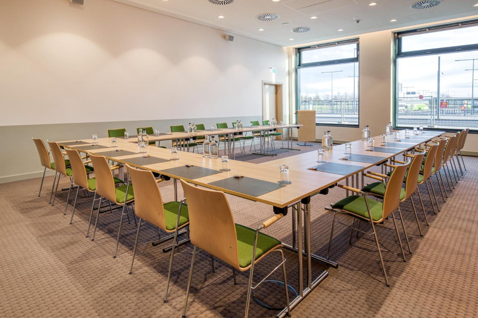 Intercityhotel Berlin Airport Ber Terminal 1 & 2 Schönefeld Exteriér fotografie Meeting room